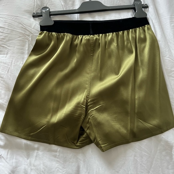 *NWT* TOM FORD Velvet Trimmed Silk Satin Shorts - Picture 9 of 12